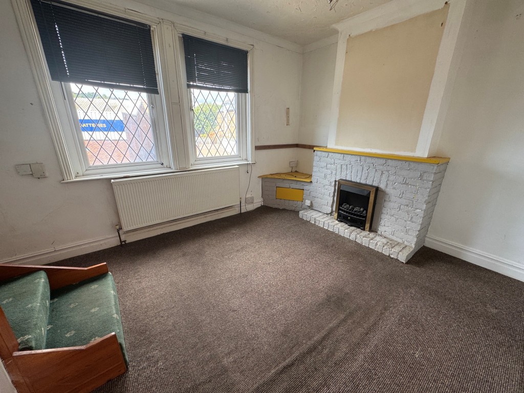 Lot: 218 - VACANT TWO-BEDROOM FLAT - Living room